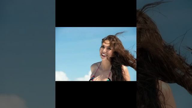 Красивые Мексиканские девушки на пляже.