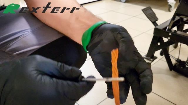 Ремонт шины на электросамокате Rexterr