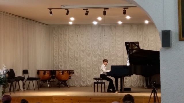 Исполняет Переверзев Михаил, 9 лет
А.Хачатурян Андантино
М. Парухаладзе Танец