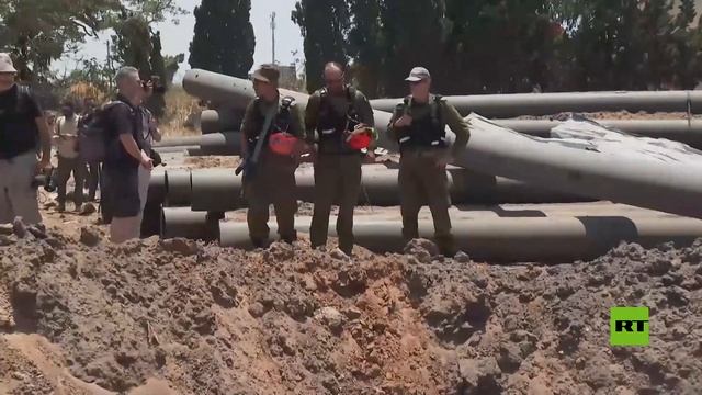ظهور حفرة عميقة في هرتسليا وسط إسرائيل عقب الهجوم الصاوخي الإيراني