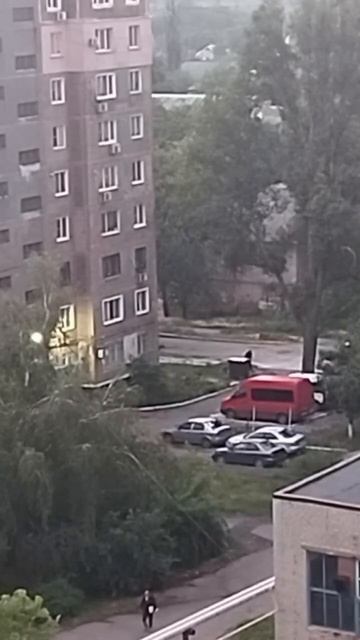 Новый вид набора воды черпать из лужи. Ханженково. Магистральный.