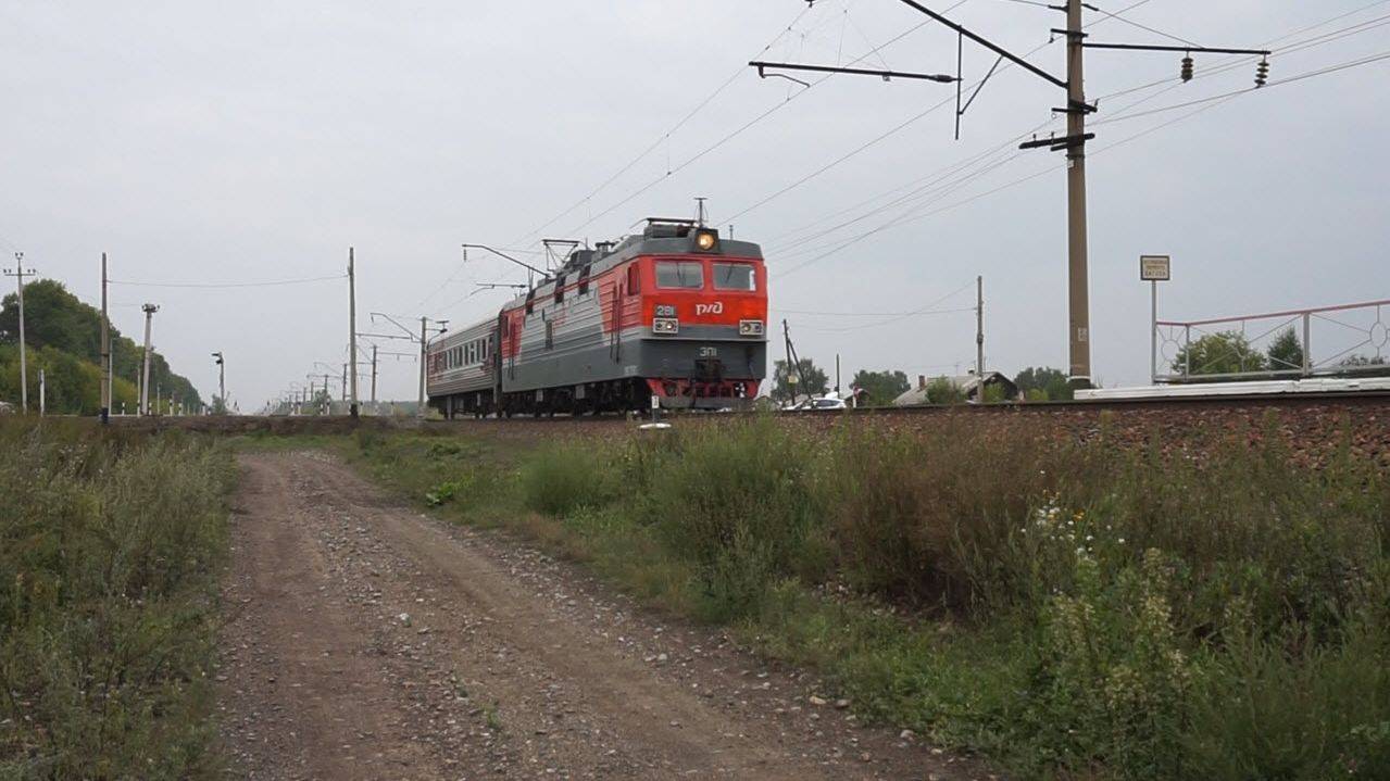 Электровоз ЭП1-281 с вагоном-дефектоскопом