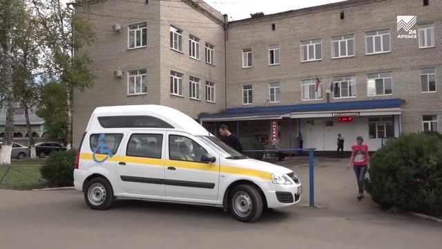 Три районные больницы КЧР получили новые автомобили