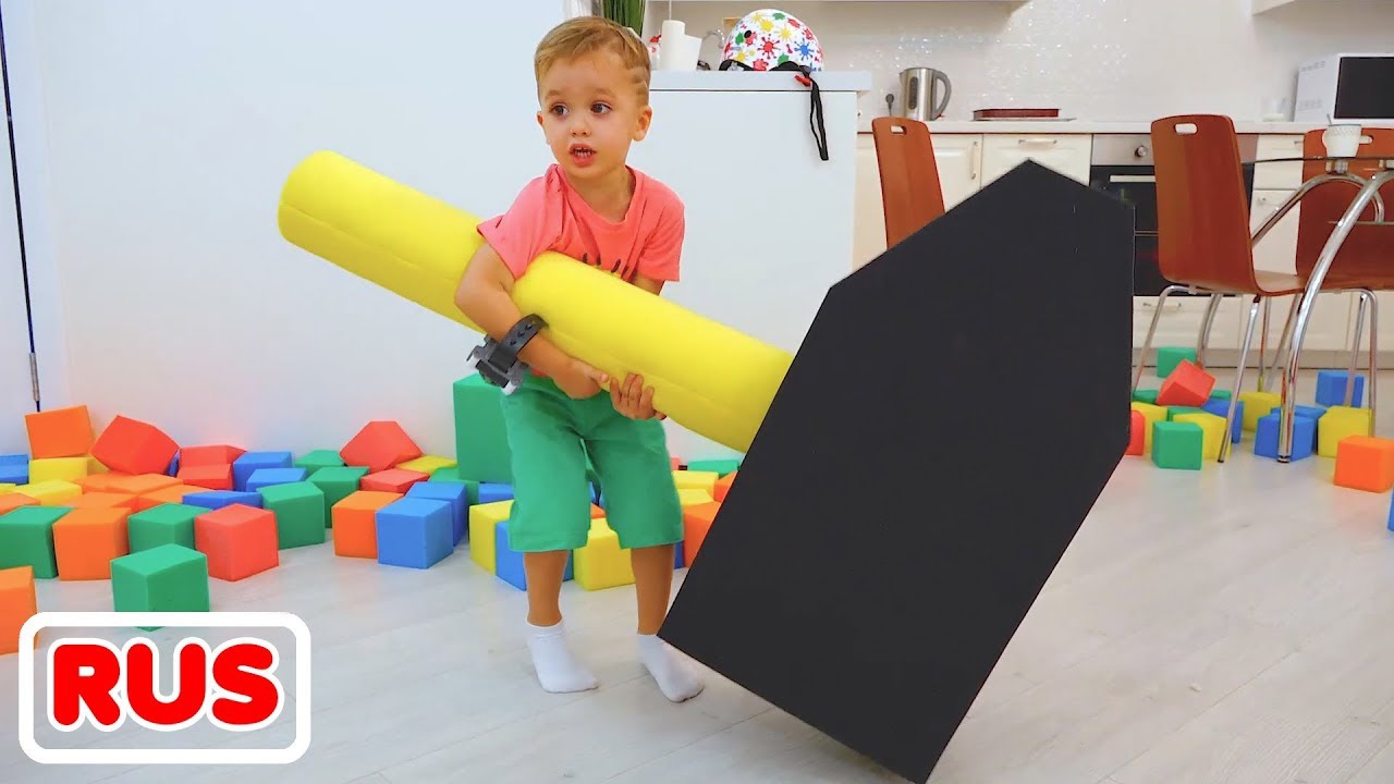 Влад, Ники и мама играют с разноцветными кубиками! Видео для детей.
