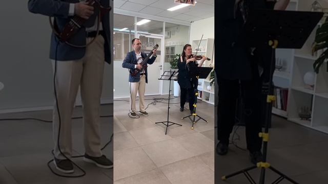 "Aux Champs Elysees" (cover). Фрагмент выступления.