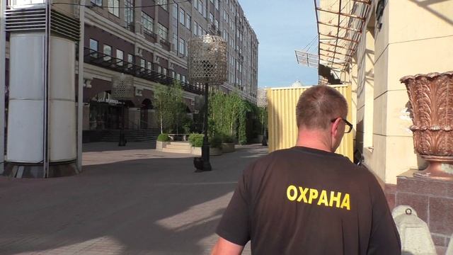МОСКВА. Огромный самовар перекрыл Старый Арбат в столице...