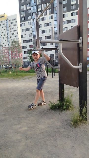 Левый чел