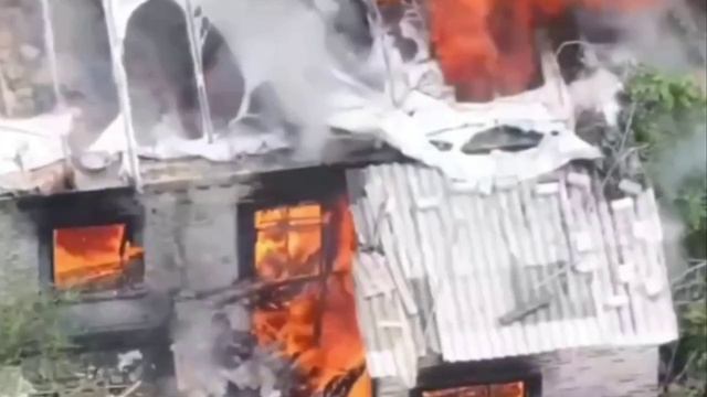 Бойцы ВС РФ разнесли пункт временной дислокации ВСУ, а также склад с боекомплектом в Малой Токмачке