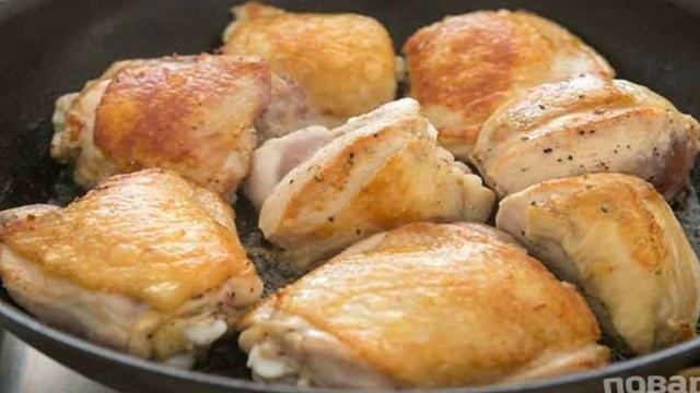 Чесночные бедра с соусом из белого вина