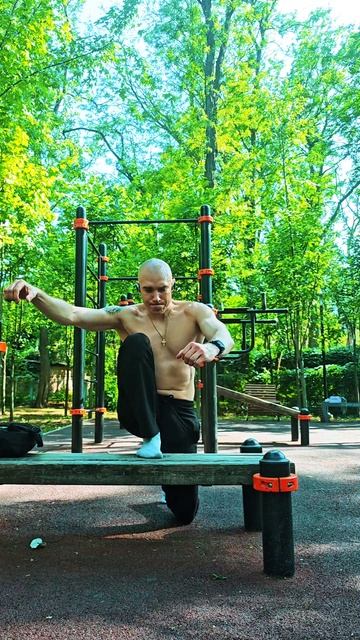 Челлендж на силу и гибкость ног #nogymworkout #челленджы #sports #shorts #calisthenics