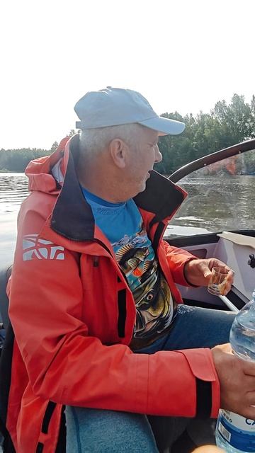 дядя Витя учит рыбачить  #отдых #рыбалка