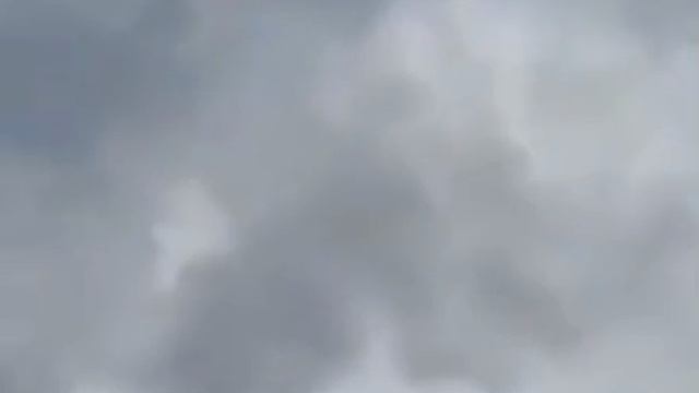 😱🤯Возле Ормузского пролива, который Иран грозится перекрыть,  горят два нефтяных танкера.