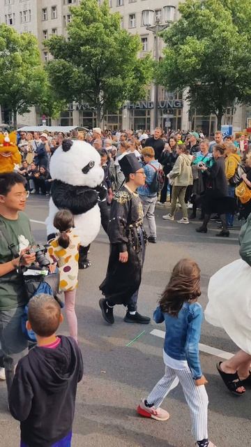 carnival of cultures #vibe #4k #walking #2025 #shorts #berlin #dance #viralvideos #fyp #culture #car