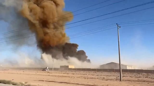 Израильские СМИ показали видео из района иранского Исфахана, сообщая, что на них – удар по базе ВВС