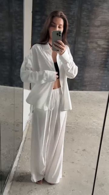 На смену солнечным дням приходят пасмурные, но, к моей большой радости, все еще жаркие — и здесь ...