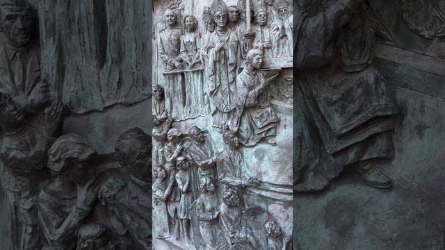 Собором Божьей Матери Альмудены в Мадриде