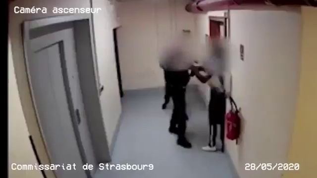 полиДЗаи бьют в евротюрьмах