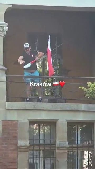 Операция "Курва" в Кракове.

А как же "поляки и украинцы — братья навек"?