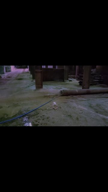 Очистка труб роторной форсункой / Cleaning pipes with a rotary nozzle #shorts