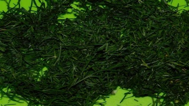 Картофельное пюре с жареным луком, орехами и зеленью