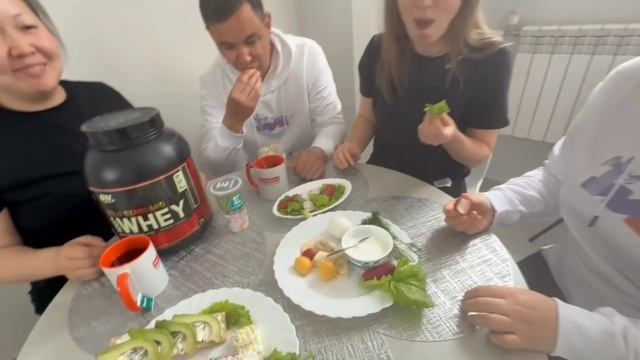 Неудержимые | Завтрак Качка