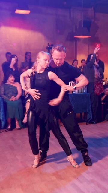 Street Tango. Павел Собирай и Виктория Тестова #танго #тангонуэво #неотанго #танцы