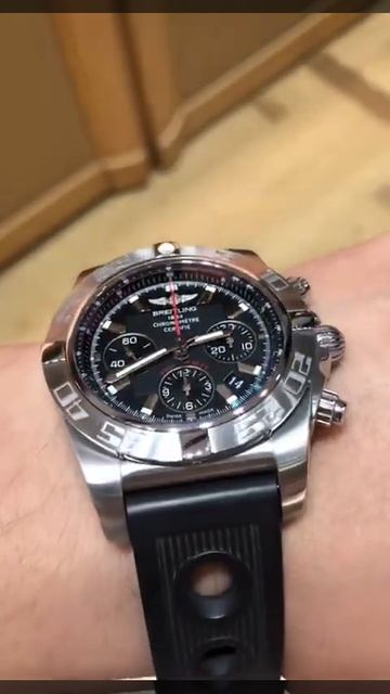 Часы наручные Breitling Chronomat 44 AB011010/BB08/200S
