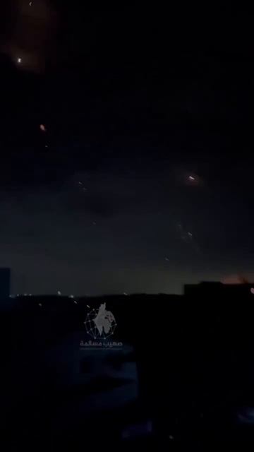 Едно от тези видеа - хиперзвукова ракета, която удари Хайфа - след удара има незабавно прекъсване на