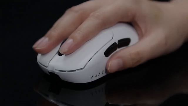 Ajazz AJ179 PRO — беспроводная игровая мышь с сенсором PAW3395, обеспечивающим высокую точность.
