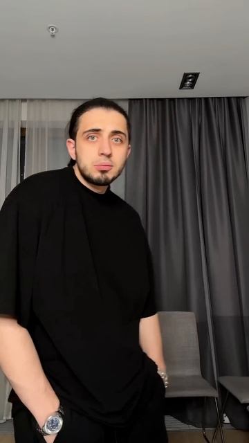 Пытаюсь не подпевать трек Тун Тун Тун Сахур