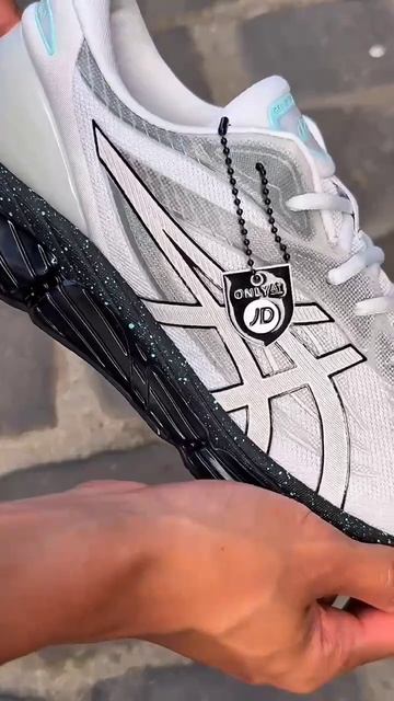 Спортивная модель Asics Gel-Quantum 360 VIII