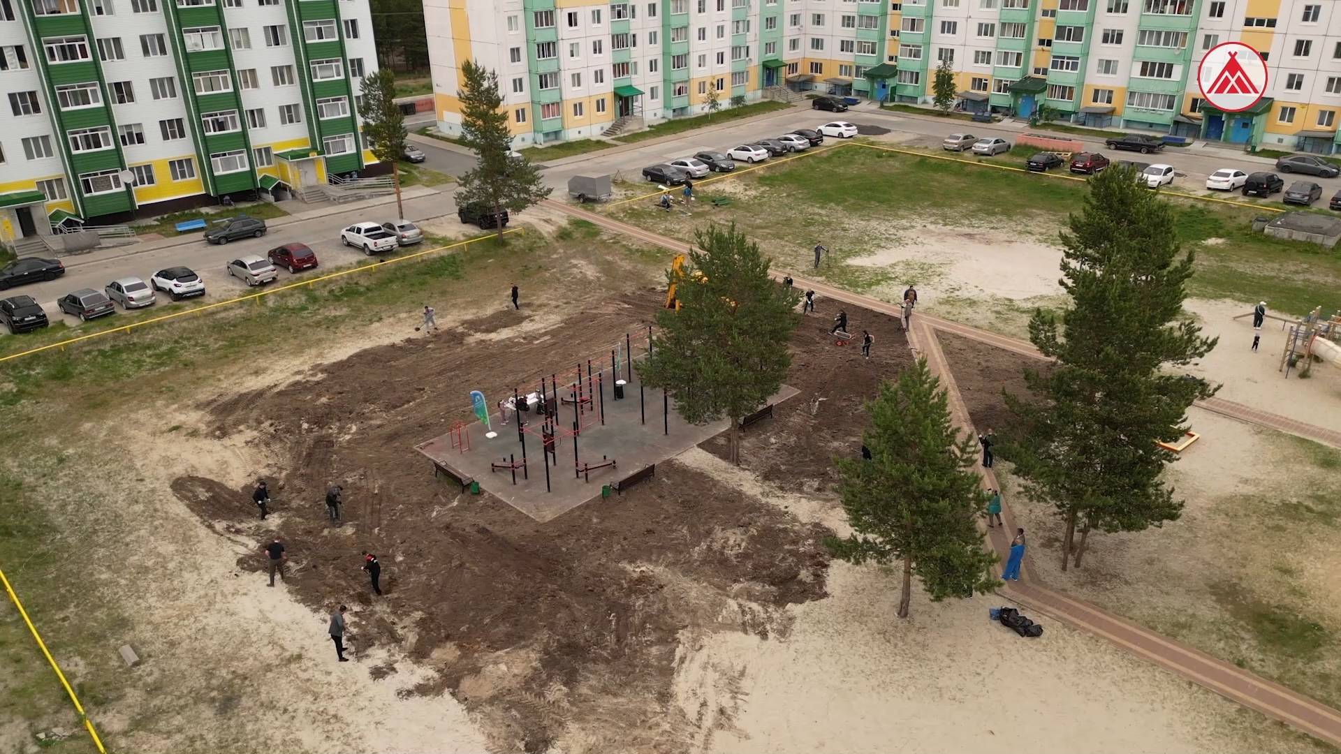 Жители Покачей благоустроили двор своими силами