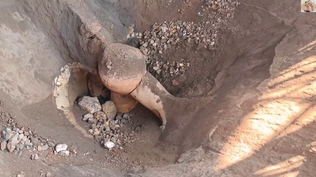 Строительство, конусная дробилка "Кобелко", загрузка руды