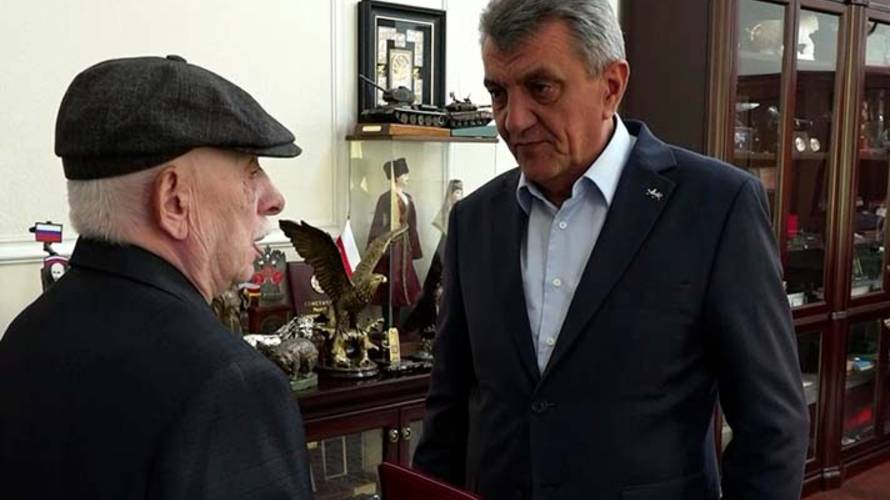 Сергей Меняйло передал орден мужества брату погибшего в 1955 году члена экипажа линкора