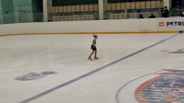 Отрывок соревнований по фигурному катанию на коньках «Снежная королева" в п. Новобурейский. часть 2