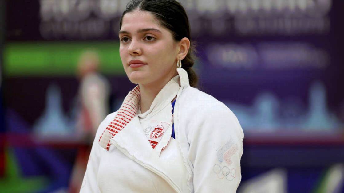 Россиянка Муртазаева завоевала золото чемпионата Европы по фехтованию