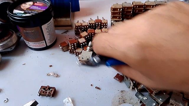 разбор 50ти переключателей микро мп 10 и П2Т1-1В