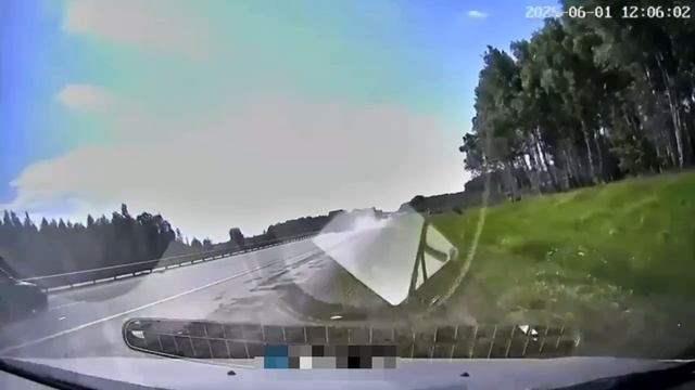 Даже на автомагистрали может случиться лобовое ДТП