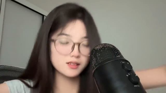 food ASMR. Близкий шёпот, движения рук, звуки рта, запись со стрима.