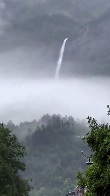 Водопад Лушань в Китае