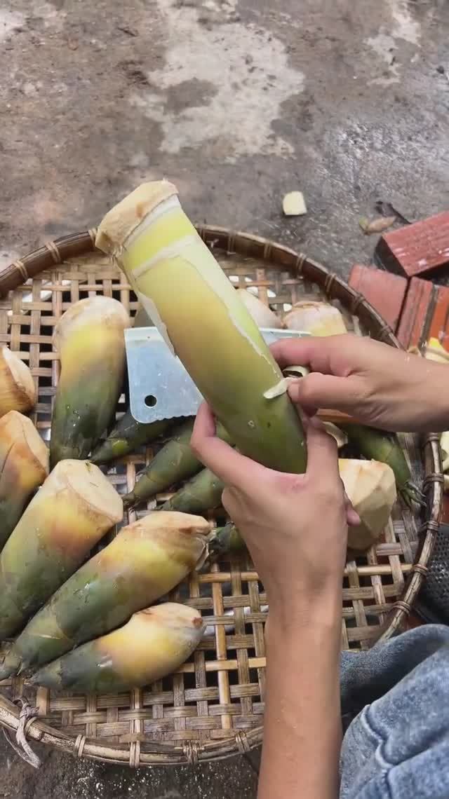 Приготовление бамбуковой побеги со свининой