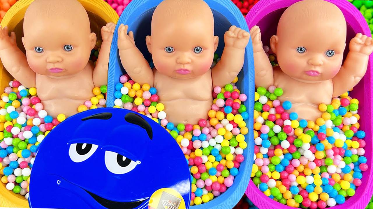 Мультики залипалки для детей. Смешиваем слайм и конфеты M&M's. Смотреть онлайн для детей и малышей.