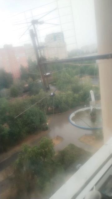 У нас Волгодонске идет дождь днём