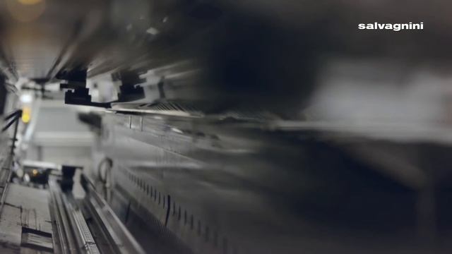 Изготовление промышленной двери на панелегибе SALVAGNINI P4.