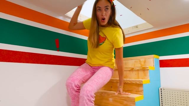 Влад и Ники - Крис строит и исследует секретные комнаты с друзьями