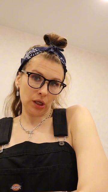 а как тебя пранкует сестра?