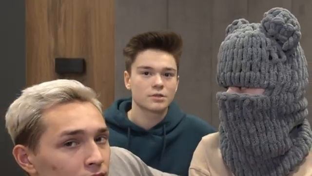 📹 ЦЕЛОВАЛСЯ С КСЮШЕЙ БЕЗ МАСКИ? Вопрос-ответ с Домером, Зени и Беффом! →
👤 #Димитрий_ШГШ
