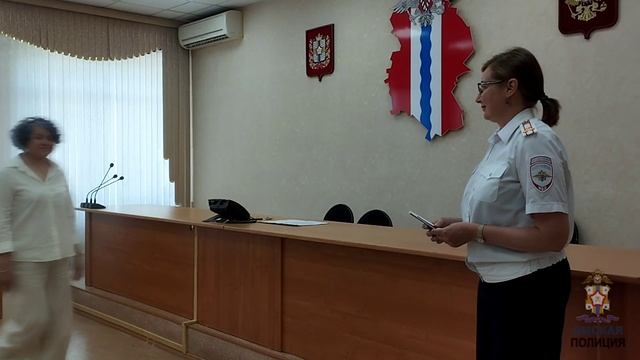 Полицейские Омской области вручили российские паспорта трём гражданам, прибывшим из Германии