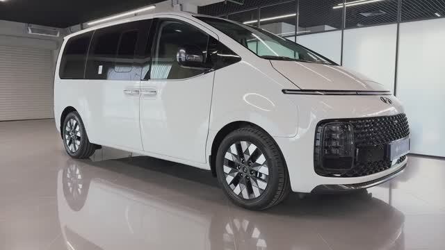 Hyundai Staria 2025 - Интерьер и Экстерьер