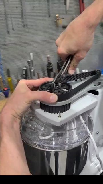 Как надеть ремень на МИКСЕР ПЛАНЕТАРНЫЙ APACH BAKERY LINE SM7 1Ф.